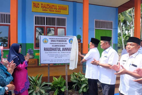 Bupati Inhil Resmikan Pemakaian Gedung PAUD Desa Pekan Kamis